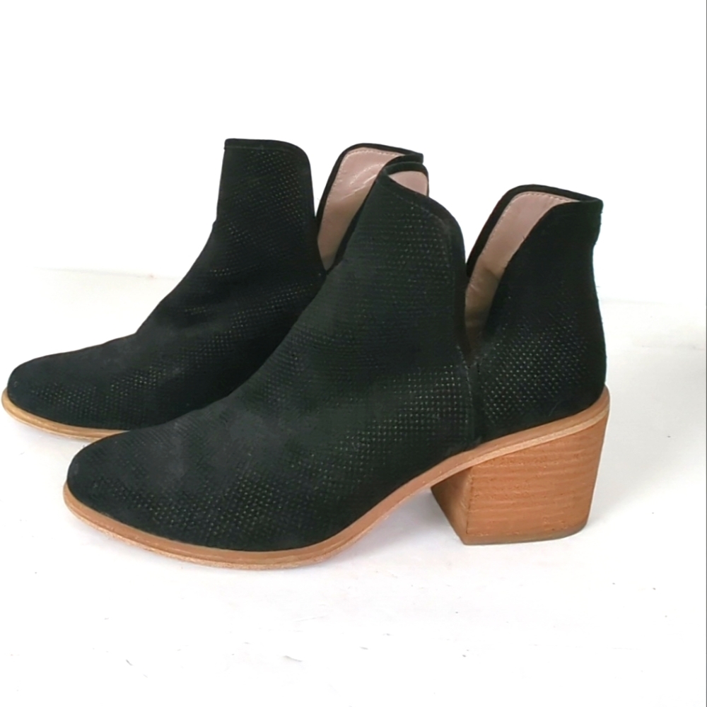 BP Leather Block Heel Ankle Bootie in Black Leather Boots size 8 Chunky Heel